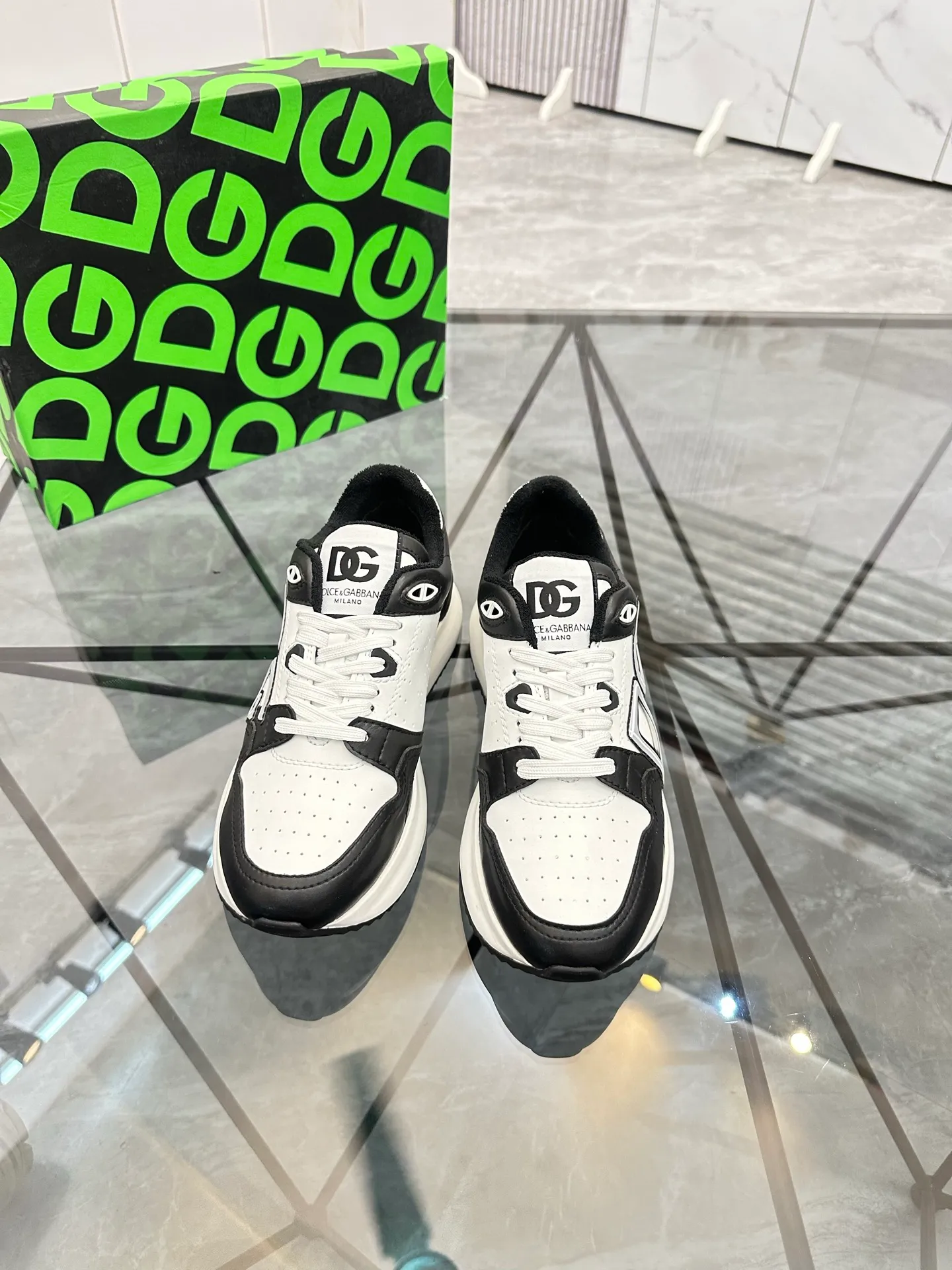 Men's shoes: 💰P500¥ Product trademark: DG "Dolce & Gabbana*" low-top sneakers Regular size: 38-44 (can be customized to 45.46.) Product materials: Upper imported cowhide stitching original material, breathable lining, original outsole. Number: 803